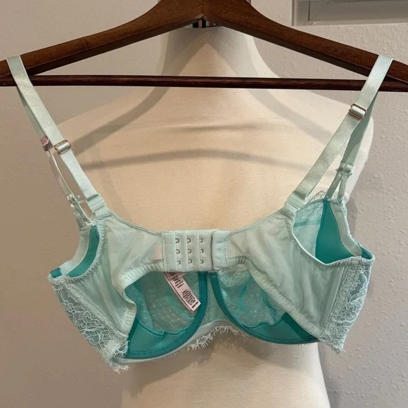 Victoria's Secret Light Blue Lace Bra - Picture 5 of 6